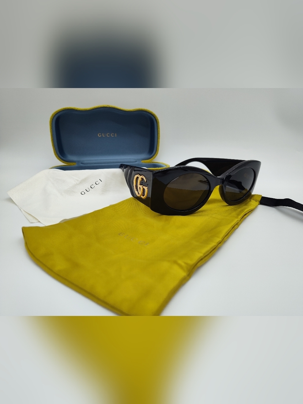 GUCCI Oversized GG Logo Sunglasses Black Gold GG0810S Authentic Textured